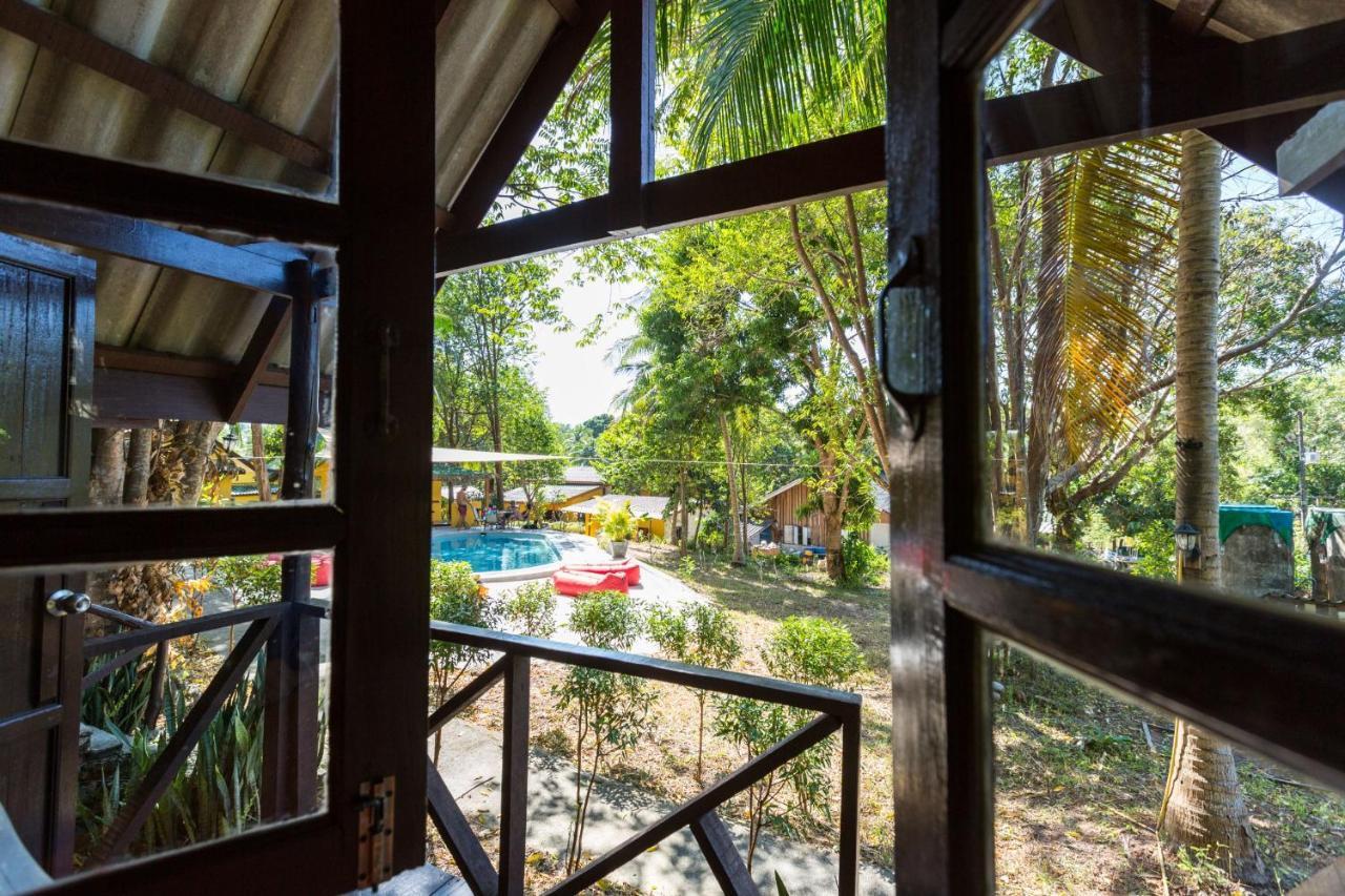 Coconut Garden Hotel Bang Bao Beach Exterior photo